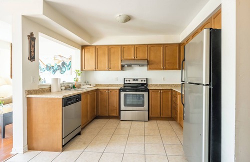 Clairlea - Birchmount House | Beautiful Townhouse in Toronto