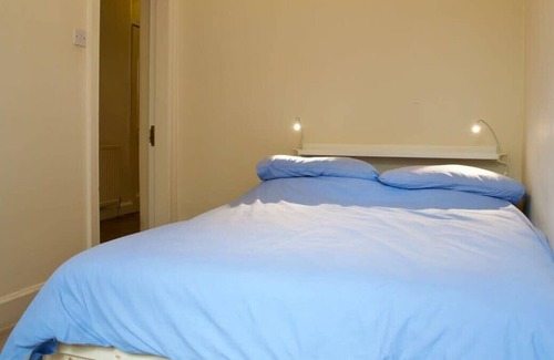 Merchiston Apartment | Beautiful Traditional 3 Bedroom Apartment in Edinburgh