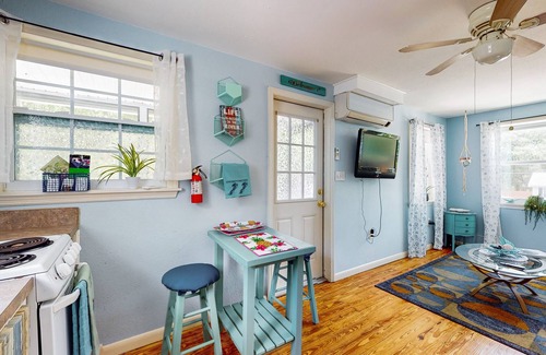 Chassahowitzka House | Beautiful triplex w/cable, washer/dryer, & board games