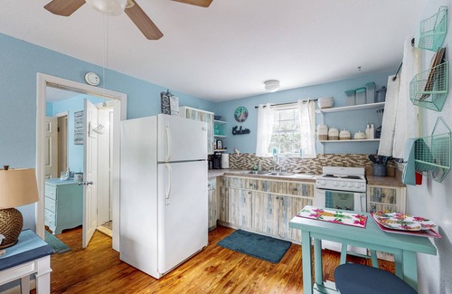 Chassahowitzka House | Beautiful triplex w/cable, washer/dryer, & board games