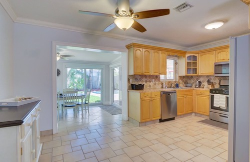 Garden Isles House | Beautiful tropical villa with heated pool, modern furniture - close to the beach