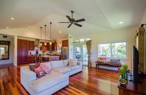 Pepeekeo House | BEAUTIFUL TROPICAL STYLE CUSTOM HOME WITH POOL