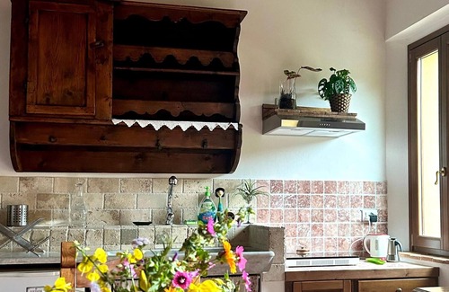 Canneto House | Beautiful Tuscan-style farmhouse surrounded by nature.
