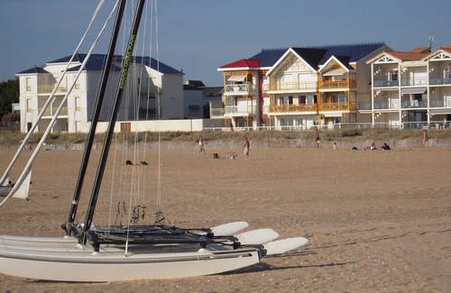 Port District Apartment | BEAUTIFUL TWO-ROOM APARTMENT WITH DIRECT ACCESS TO THE BEACH IN CHATELAILLON-PLAGE 17340
