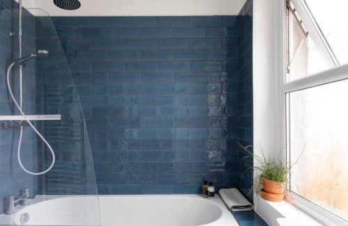 Mumbles House | Beautiful Two Bed Mumbles Flat - with parking space