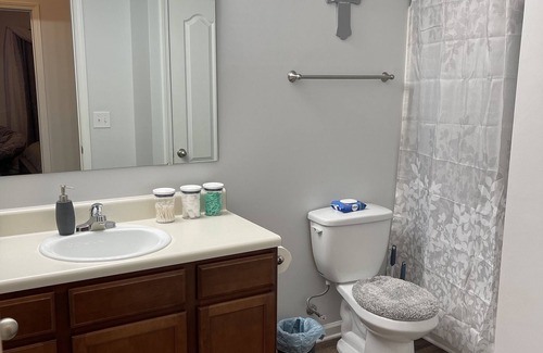 Fayetteville Apartment | Beautiful Two Bedroom Villa 15 min from Ft. Bragg! Custom V-day Decor packages!🌹