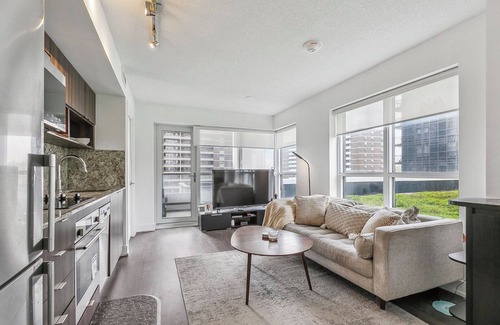 Six Points Condo | Beautiful two bedroom unit located in the Islington Village neighbourhood.