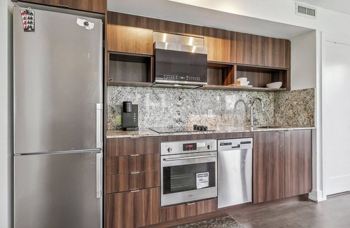 Six Points Condo | Beautiful two bedroom unit located in the Islington Village neighbourhood.