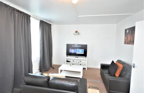 Brixton Hill Apartment | Beautiful Two Bedroom Flat in Brixton London