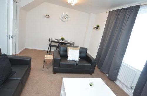 Brixton Hill Apartment | Beautiful Two Bedroom Flat in Brixton London