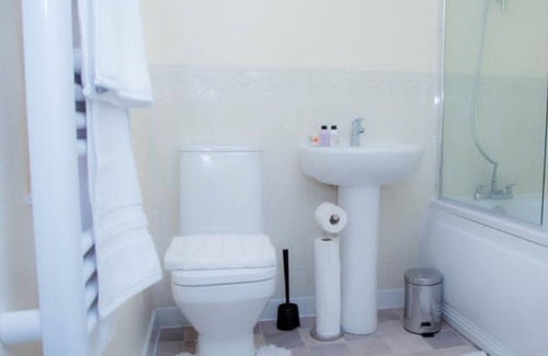 Moulton Apartment | Beautiful two Bedrooms Ensuite Apartment