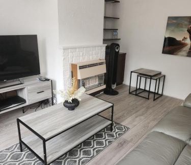 Stevenage Apartment | Beautiful two Bedroom house Entire house