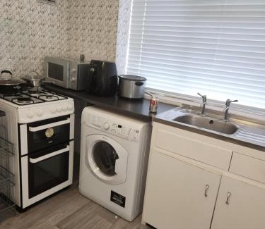 Stevenage Apartment | Beautiful two Bedroom house Entire house