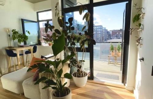 Greenpoint Apartment | Beautiful two bedroom in heart of Greenpoint!