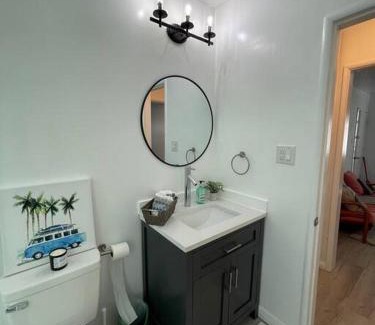 Belmont Shore Apartment | Beautiful unit in the heart of Belmont Shores !