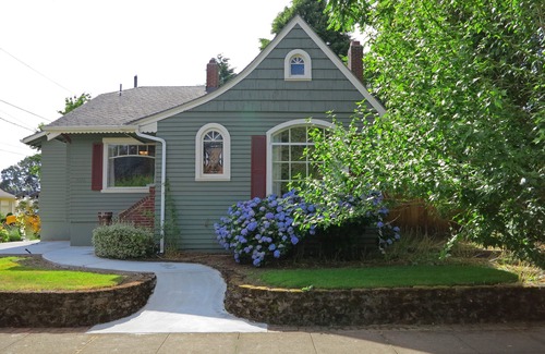 University Park House | Beautiful University Park Art House In N. Portland, Near U. Of P.