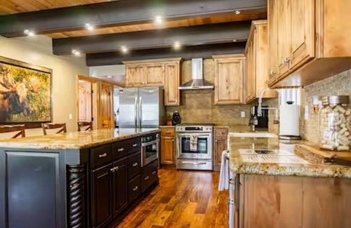 South Lake Tahoe Ski Chalet | Beautiful Updated Chalet Next to Golf Course VHR-073547