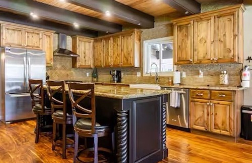 South Lake Tahoe Ski Chalet | Beautiful Updated Chalet Next to Golf Course VHR-073547