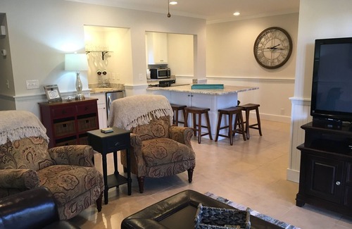 Seabrook Island Villa | Beautiful updated 2 bed 2 bath Close to beach! Lakehouse pools and gym included
