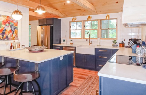 Moultonborough Cottage | Beautiful updated lakefront home with a washer/dryer, grill & dog-friendly