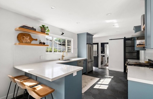 Reseda House | Beautiful Updated 3BR House With King Size Bed, Pool, Spa, FirePit, & EV Charger