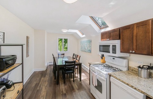 Libertyville House | Beautiful updated 5 bedroom house Near Naval Base!