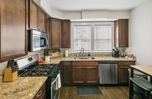 Libertyville House | Beautiful updated 5 bedroom house Near Naval Base!