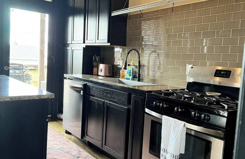 Butte House | Beautiful Uptown Victorian, Perfect for a Getaway