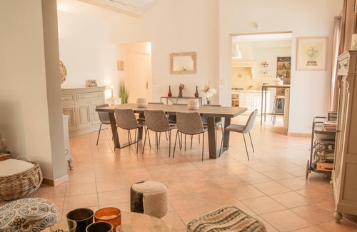 La Roque-sur-Pernes Villa | Beautiful villa with pool close to Mont-Ventoux