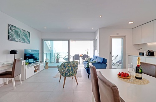 Calicos Condo | Beautiful View! 2 bdr/2 bthr, beach100m and 300m Old Town, pool, garage, aircon