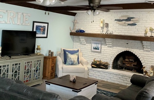 Vermilion House | Beautiful Vacation Home On The Water