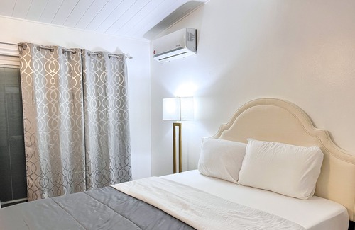 Sherwood Forest and Thistle Development House | Beautiful vacation home with large backyard, sleeps 6 with Kitchenette