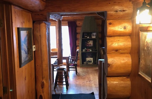 Hayward House | Beautiful Vacation Rental - Real Hand Scribed Log Home on Lovejoy Lake