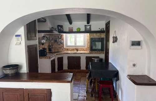 Les Maillans House | Beautiful villa with pool in secured domain