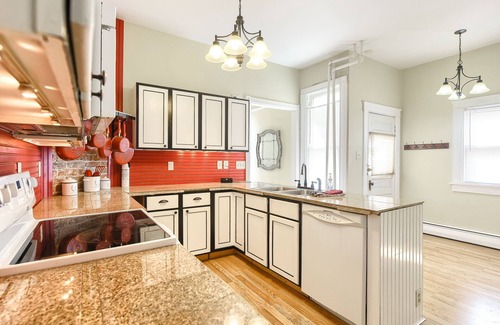 Deadwood Cabin | Beautiful Victorian Property On Lead, SD Main Street w/View From Front Patio