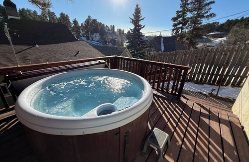 Deadwood Cabin | Beautiful Victorian Property On Lead, SD Main Street w/View From Front Patio