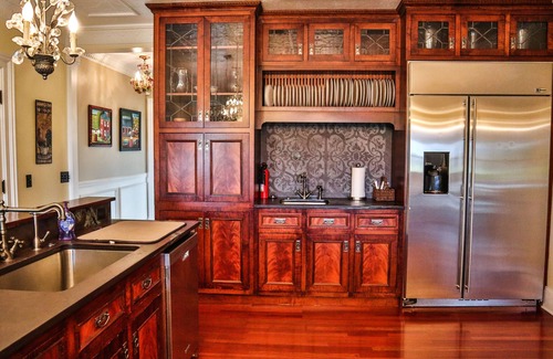 Williamson House | Beautiful Victorian Lake Front Estate