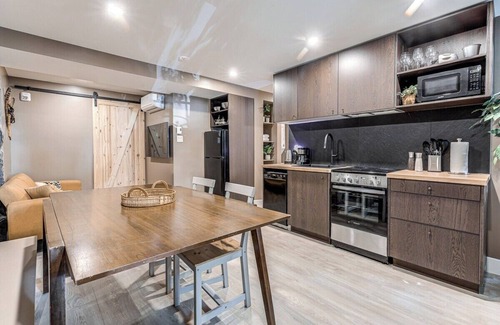 Vieux-Quebec-Cap-Blanc-colline Parlementaire Apartment | Beautiful Vieux Quebec 2 Bed Apt