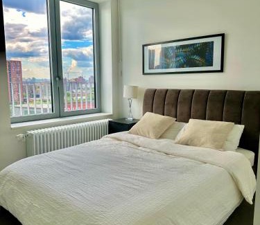 Docklands Apartment | Beautiful view to Canary Wharf , O2 arena , near by London Excel 3-beds