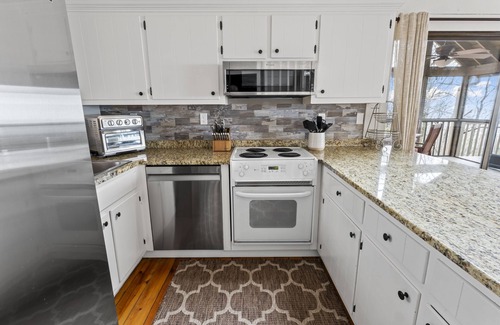 Big Canoe Cabin | Beautiful Views, Arcade, Shuffleboard, Pinball, 4BR 3BA - 3 King Beds