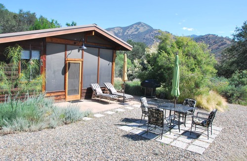 Three Rivers Cottage | Beautiful Views. Fully Furnished Cabin. Locally owned