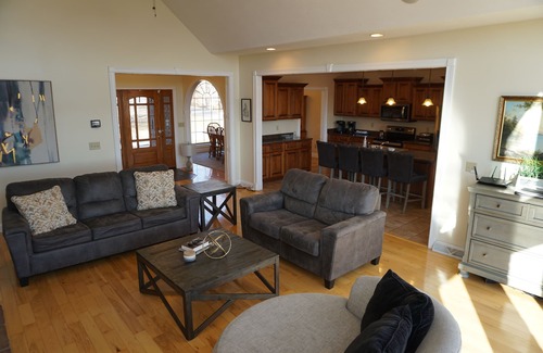 Albany House | Beautiful Views of Dale Hollow Lake, 5 bedroom, sleeps 15