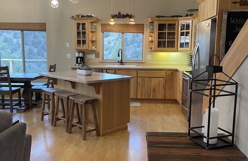 Prineville Ski Chalet | Beautiful Views Of Prineville Reservoir