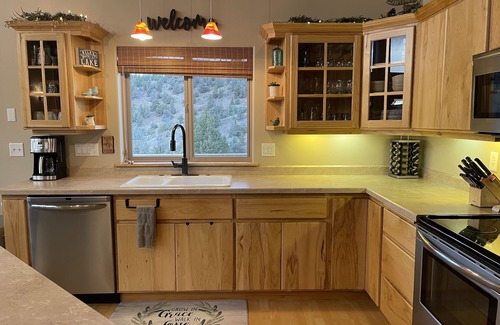 Prineville Ski Chalet | Beautiful Views Of Prineville Reservoir