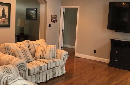 Blaine House | Beautiful Views of the Smoky Mountains, Close to Gatlinburg