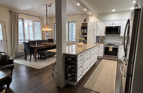 Warrior's Mark West House | Beautiful Views of Peak 9 & 10. Expert Ski in Ski Out Neighborhood. Shuttle.