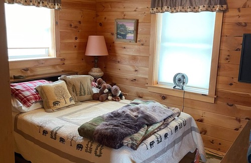 Eastern Vermont House | Beautiful views. Sleeps 6. Nearby stores & restaurants 20 Mins to Stowe.