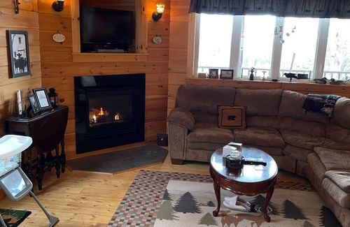 Eastern Vermont House | Beautiful views. Sleeps 6. Nearby stores & restaurants 20 Mins to Stowe.