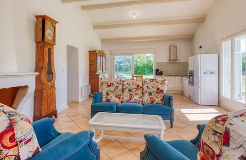 Gaillan-en-Medoc House | Beautiful villa for 6 people with WIFI, TV, terrace, pets allowed and parking