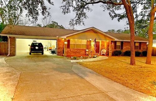 Wright House | Beautiful Villa with heated pool/Billiards table & plenty of other amenities